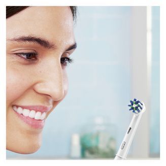 Електрична зубна щітка Oral-B Pro Series 1 D305.513.3X BK типу 3791+дорожній чохол Travel Edition (P Pro Series 1 D305.513.3X фото