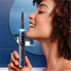Електрична зубна щітка Oral-B IOM9.1B2.2AD Black Onyx IOM9.1B2.2AD Black Onyx фото