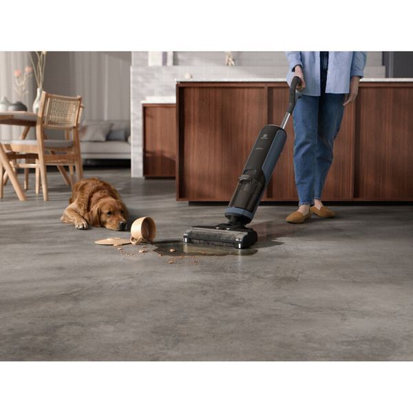 Пилосос Electrolux бездротовий EW81U3DB EW81U3DB фото