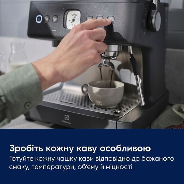 Кавоварка еспрессо ELECTROLUX E8EC1-8BP E8EC1-8BP фото
