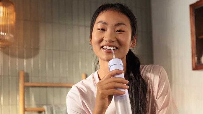 Зубна електрощітка PHILIPS Насадки для іригатора Sonicare HX3072/00 Compact Flosser 1000 HX3072/00 фото